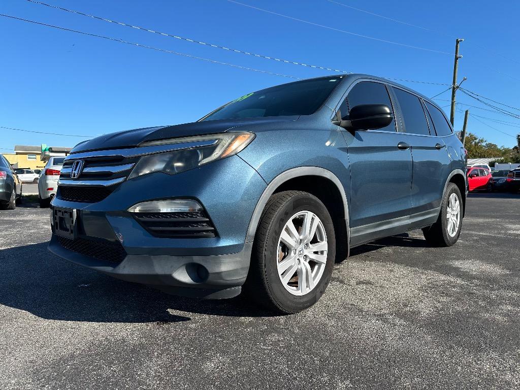 2017 Honda Pilot LX's photo