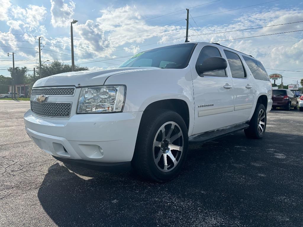 2010 Chevrolet Suburban 4WD 1500 LT's photo